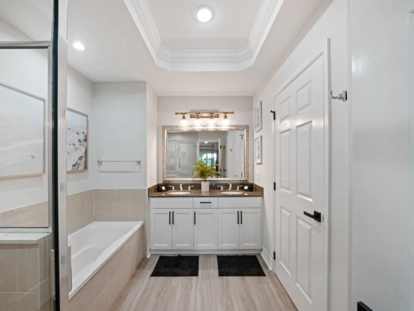 Luxurious Three-Bedroom Condo in Reunion